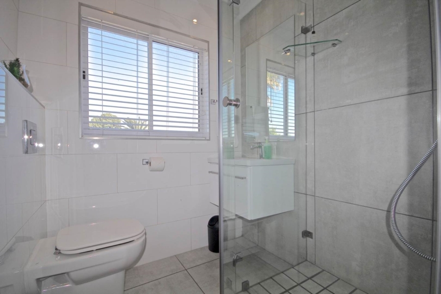 To Let 5 Bedroom Property for Rent in Sunset Beach Western Cape